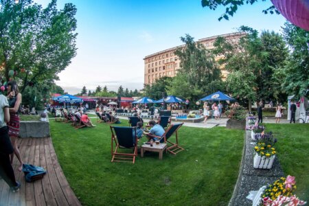 James June Sommergarten Restaurant-Gutschein