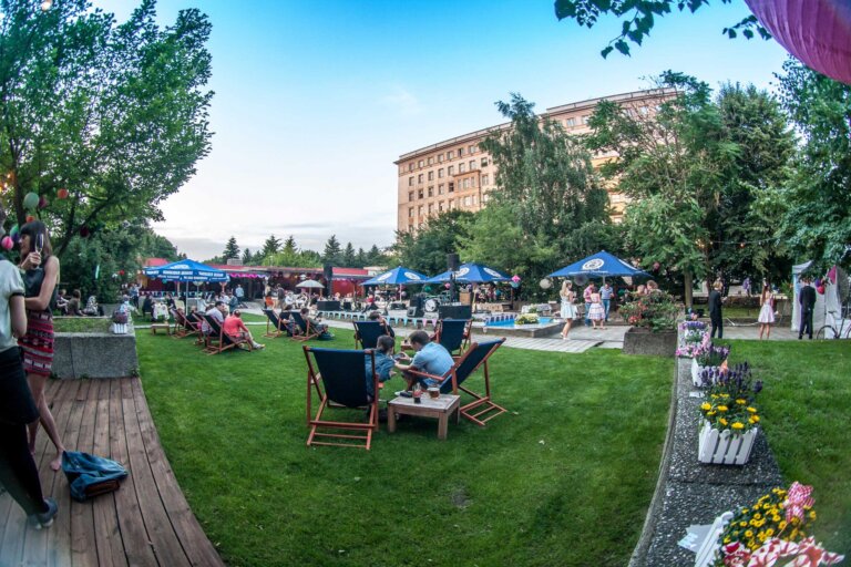 Restaurant Gutschein für James June Sommergarten